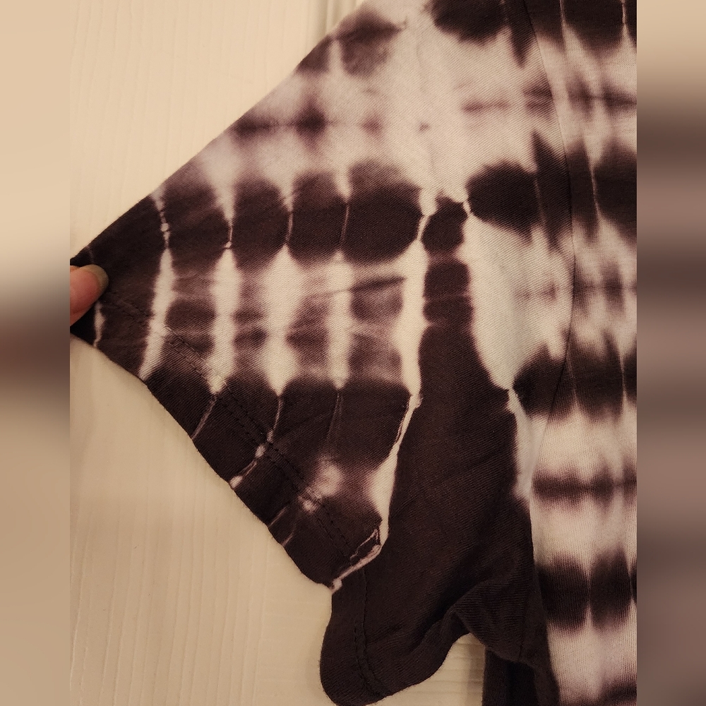 Monrow Tie Dye Drawstring Cropped Tee size in Vintage black/white - Picture 5 of 8